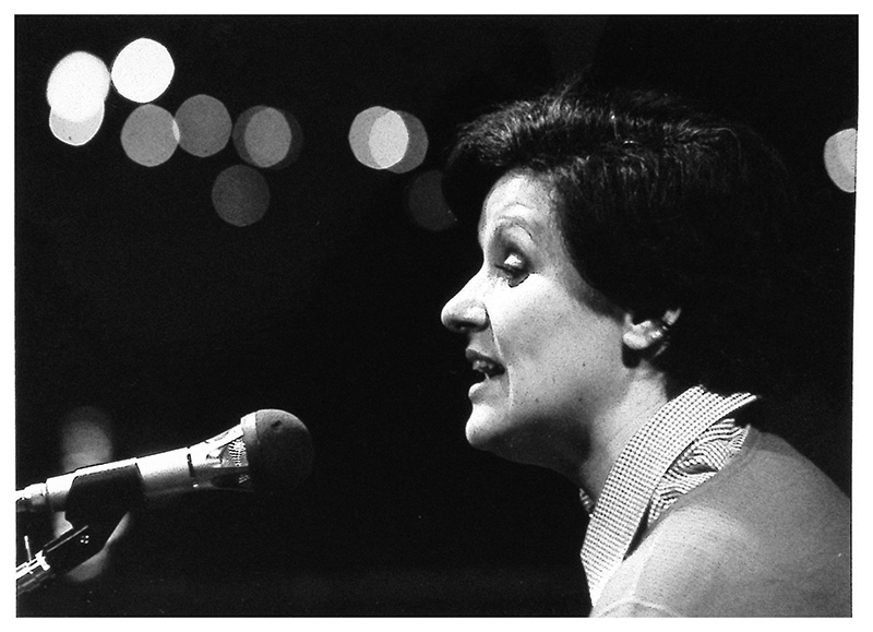 Sagra della Sardella organizzata al Molo Pescheria di Trieste dall'Azienda di soggiorno e turismo: spettacolo di canzoni triestine